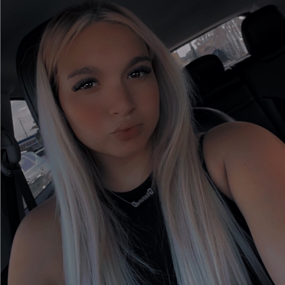 Meet your Posher, Gianna - Picture 2 of 2